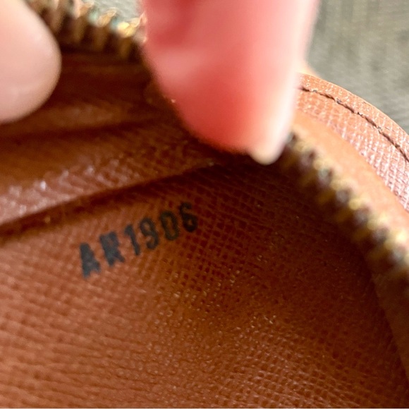 Louis Vuitton Authentic Monogram Orsay Clutch/ Crossbody - Picture 8 of 12